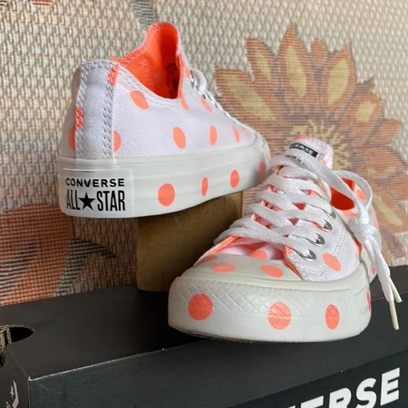 Converse WMNS 560629FCTAS OXWHITE/CRIMSON PULS Sneakers