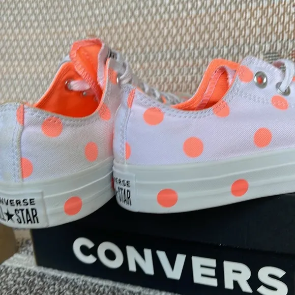 Converse WMNS 560629FCTAS OXWHITE/CRIMSON PULS Sneakers