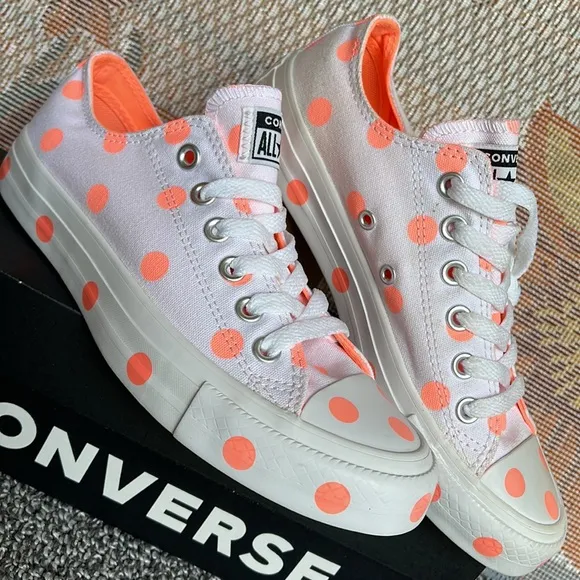 Converse WMNS 560629FCTAS OXWHITE/CRIMSON PULS Sneakers