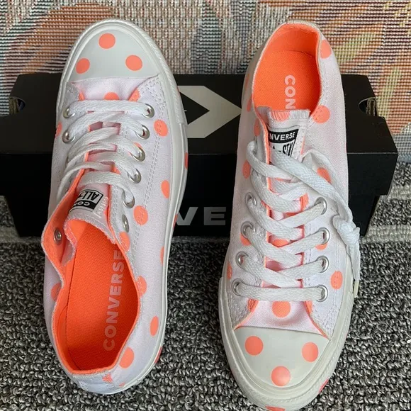 Converse WMNS 560629FCTAS OXWHITE/CRIMSON PULS Sneakers