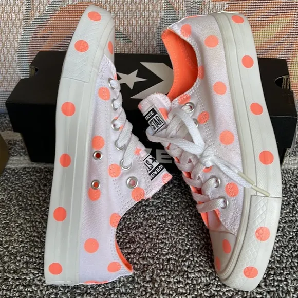 Converse WMNS 560629FCTAS OXWHITE/CRIMSON PULS Sneakers