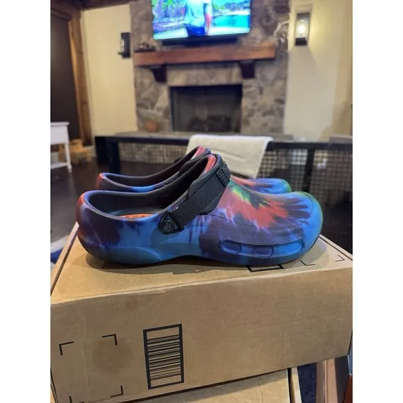 Crocs Classic Tie Dye LiteRide Slip on Sandals Clogs Men Size 10 Women Size 12