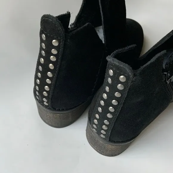 Diba True Vio Lyn black suede leather block heel almond toe ankle boots booties
