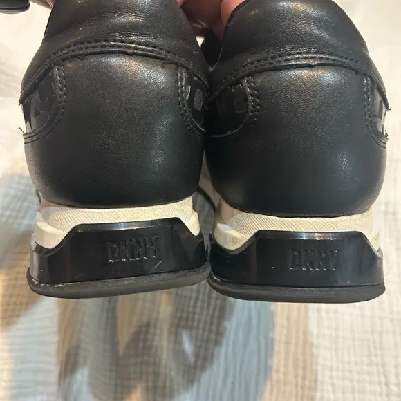 DKNY Logo Black Athletic Tennis Sneakers Shoes Sz 9