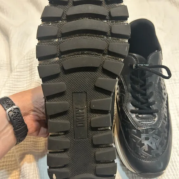DKNY Logo Black Athletic Tennis Sneakers Shoes Sz 9