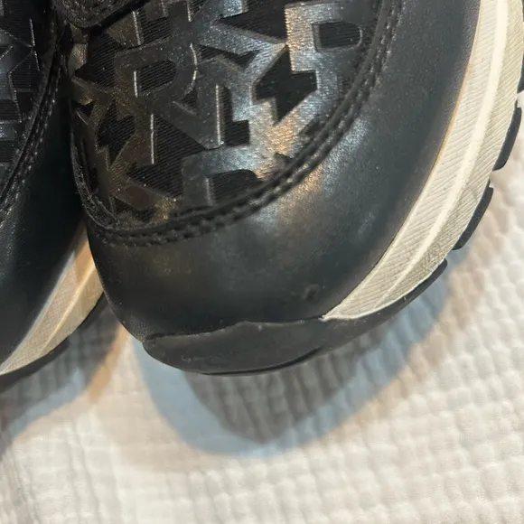 DKNY Logo Black Athletic Tennis Sneakers Shoes Sz 9