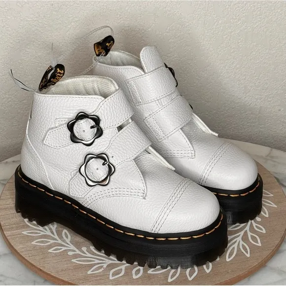 Doc Martens Devon Flower Buckle White genuine soft Leather Platform Boots Sz 6
