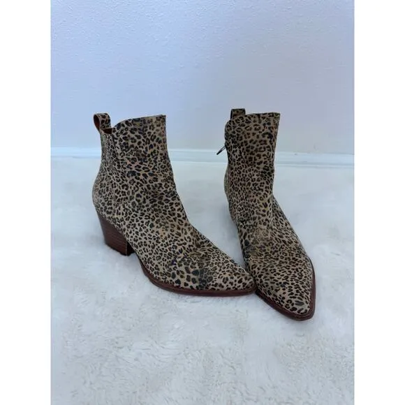 Dolce Vita Serna Leopard Print Suede Booties Size 8W Pointed Toe Ankle Boots