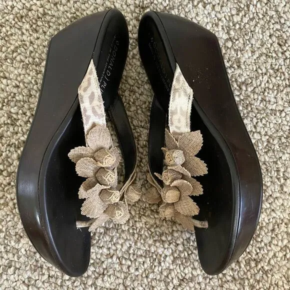 Donald J Pliner Ciss Sandals Size 8 Brown Neutral Metallic Animal Wedges Casual