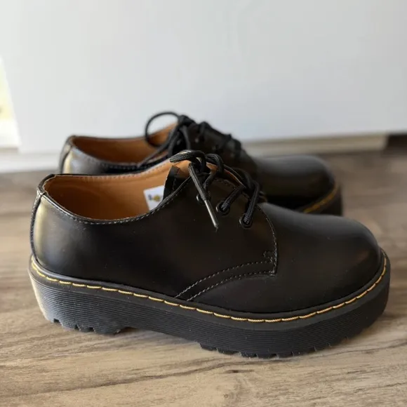 DR. MARTENS 1461 SMOOTH LEATHER PLATFORM SHOES, SIZE L 10, $170, WORN ONCE
