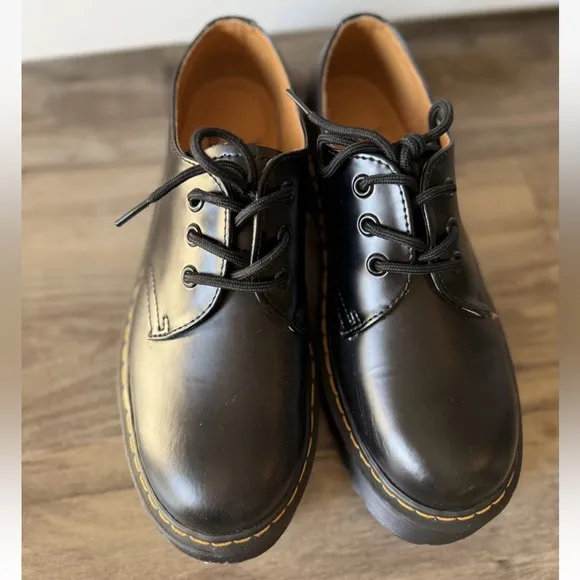 DR. MARTENS 1461 SMOOTH LEATHER PLATFORM SHOES, SIZE L 10, $170, WORN ONCE