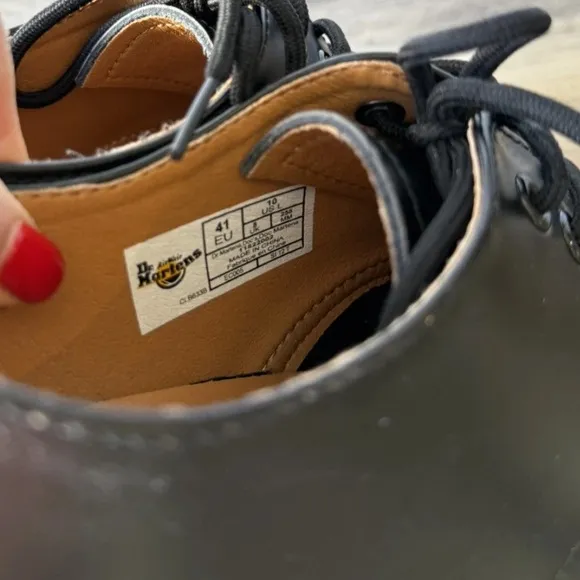 DR. MARTENS 1461 SMOOTH LEATHER PLATFORM SHOES, SIZE L 10, $170, WORN ONCE