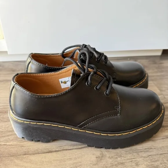 DR. MARTENS 1461 SMOOTH LEATHER PLATFORM SHOES, SIZE L 10, $170, WORN ONCE