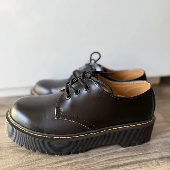 DR. MARTENS 1461 SMOOTH LEATHER PLATFORM SHOES, SIZE L 10, $170, WORN ONCE