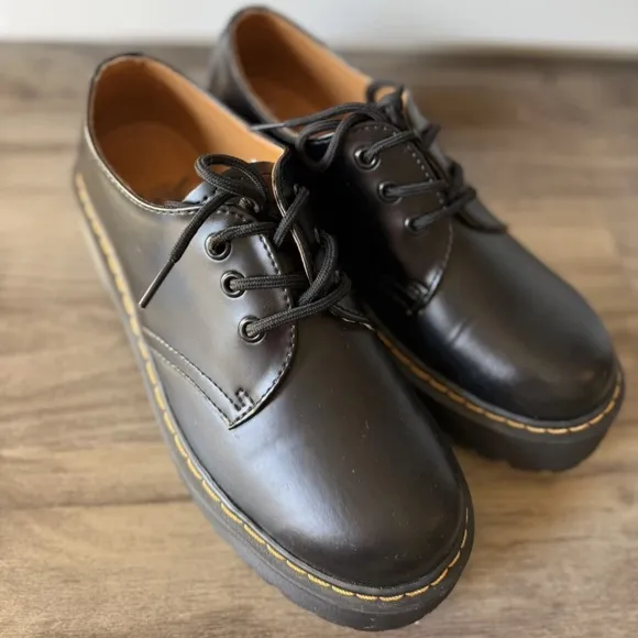 DR. MARTENS 1461 SMOOTH LEATHER PLATFORM SHOES, SIZE L 10, $170, WORN ONCE