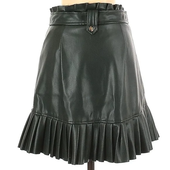 💥EFFORTLESSLY CHIC💥 Pleated Belted Leather Skirt in Bottle Green