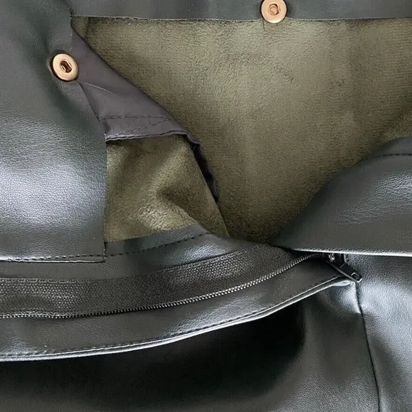 💥EFFORTLESSLY CHIC💥 Pleated Belted Leather Skirt in Bottle Green