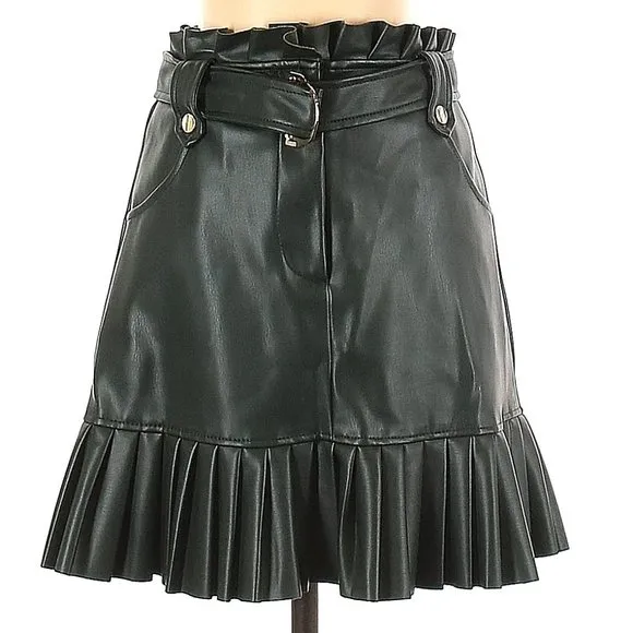 💥EFFORTLESSLY CHIC💥 Pleated Belted Leather Skirt in Bottle Green