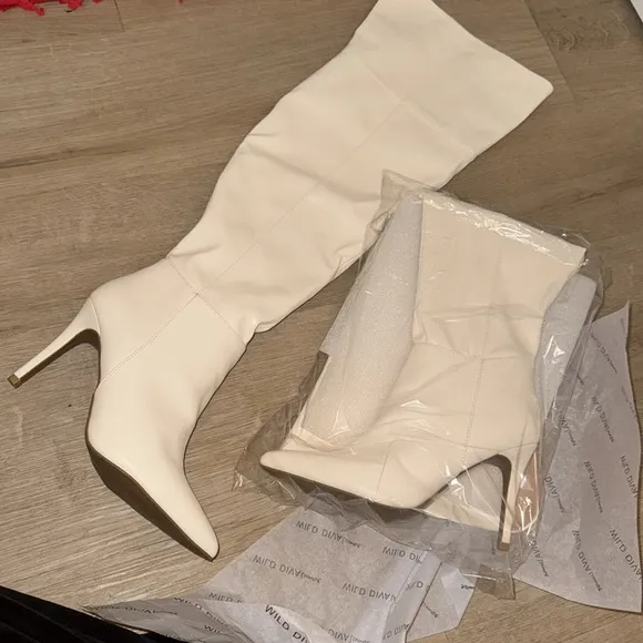 Elegant off White Knee-High Women's Boots