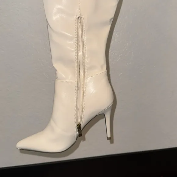 Elegant off White Knee-High Women's Boots