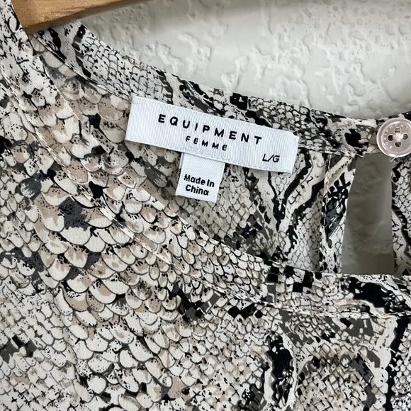 Equipment Aubrey Dress Silk Snake Pockets