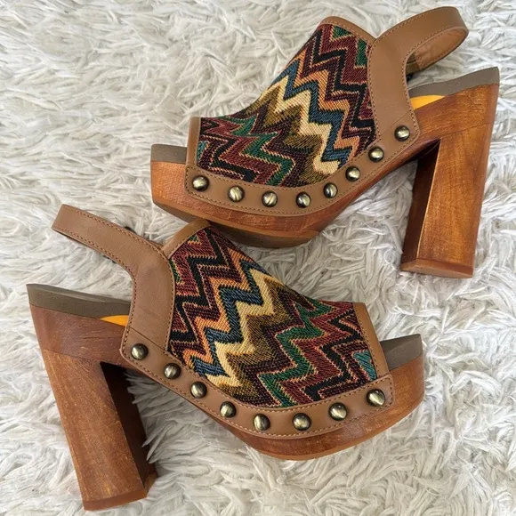 Flogg Embroidered Embrace Platform Shoes Size 8