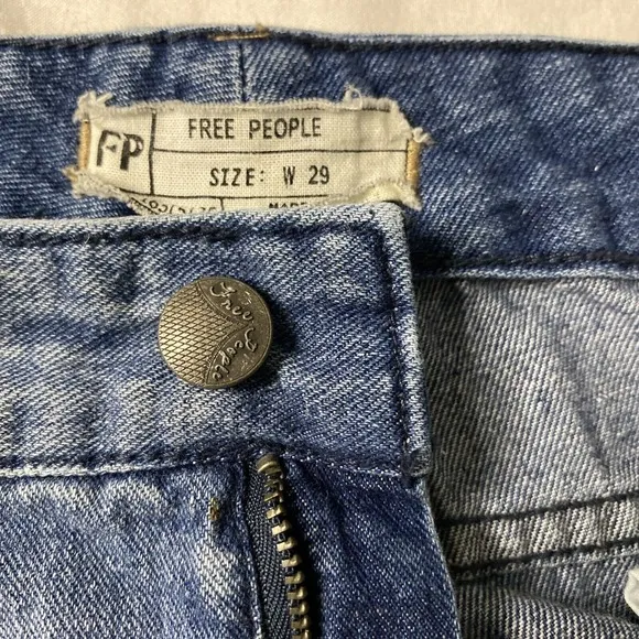 Free People Distressed Denim Women's Jeans Faded Wash Relaxed Fit Sz 29 EUC