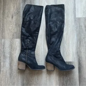 Hinge over the knee boots