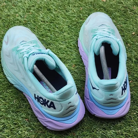 HOKA ARAHI 6 - Womens Athletic Shoes - SIZE 10B