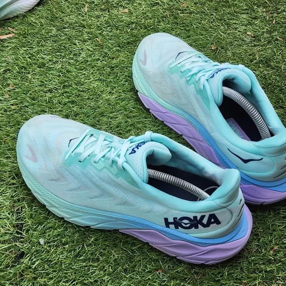 HOKA ARAHI 6 - Womens Athletic Shoes - SIZE 10B