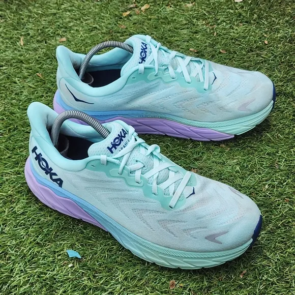 HOKA ARAHI 6 - Womens Athletic Shoes - SIZE 10B