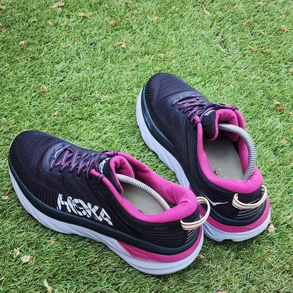 HOKA BONDI 7 - Womens Athletic Shoes - SIZE 9.5