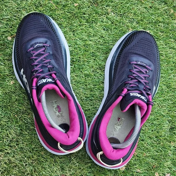 HOKA BONDI 7 - Womens Athletic Shoes - SIZE 9.5