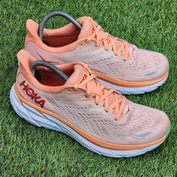 HOKA CLIFTON 8 - Womens Athletic Shoes - SIZE 8.5B