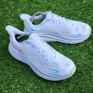 HOKA CLIFTON 9 - Womens Athletic Shoes - SIZE 11B
