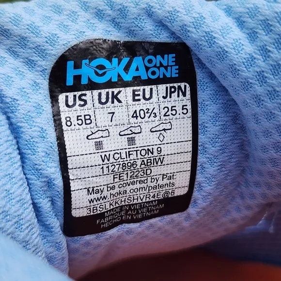 HOKA CLIFTON 9 - Womens Athletic Shoes - SIZE 8.5B