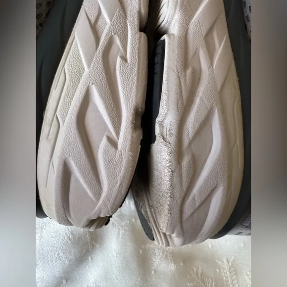 Hoka Men's Gray Athletic Shoes Size 10 2E