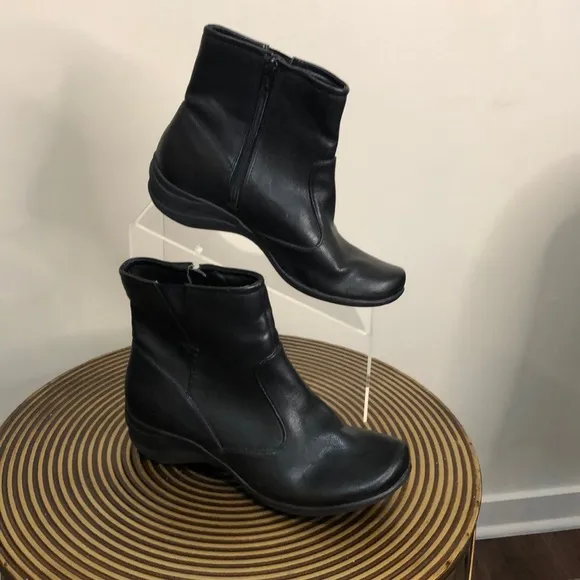 Hush Puppies Women’s Black Fashion MOYEM Ankle Leather Boots, Size 8