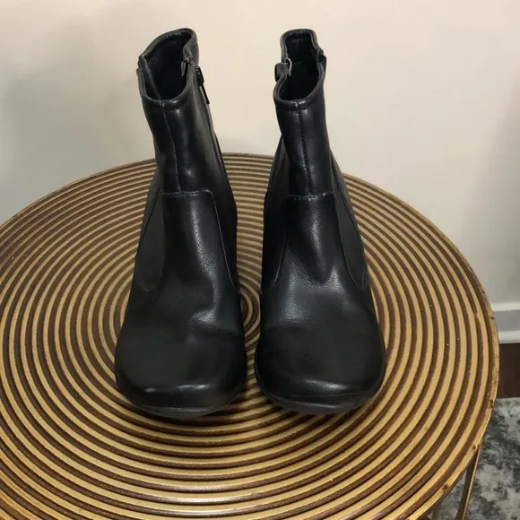 Hush Puppies Women’s Black Fashion MOYEM Ankle Leather Boots, Size 8