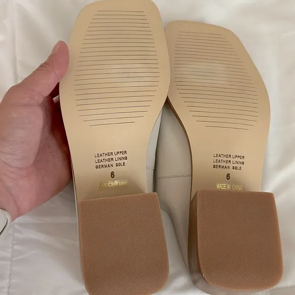 INTENTIONALLY BLANK SO LEATHER BLOCK HEEL SANDAL IN CREAM SIZE 6