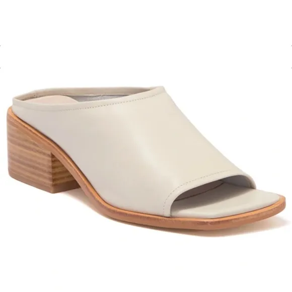 INTENTIONALLY BLANK SO LEATHER BLOCK HEEL SANDAL IN CREAM SIZE 6