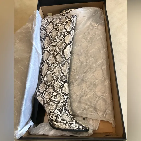 KENNETH COLE Womens Snake Skin-Print Justin Round Toe Block Heel Boots 7.5