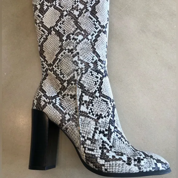 KENNETH COLE Womens Snake Skin-Print Justin Round Toe Block Heel Boots 7.5