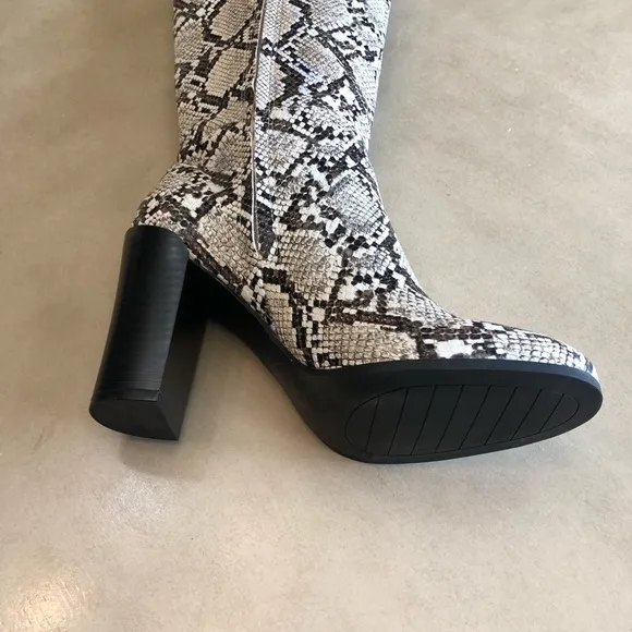 KENNETH COLE Womens Snake Skin-Print Justin Round Toe Block Heel Boots 7.5