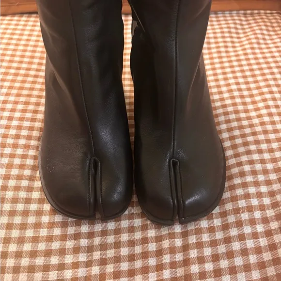 Knee-High Tabi Boots