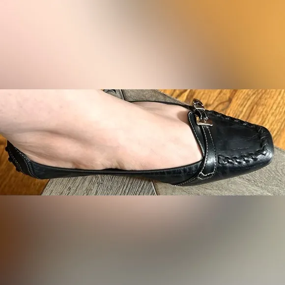 Ladies Tod’s Vintage Black Leather Buckle Detail Scrunch Distressed Driving Shoe