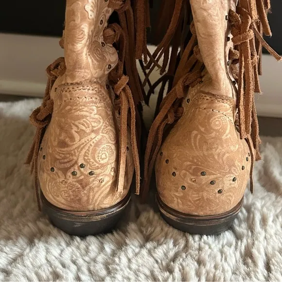Laredo Tygress Fringe size 9M Cowgirl Boots (Camel)