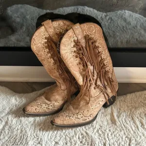 Laredo Tygress Fringe size 9M Cowgirl Boots (Camel)