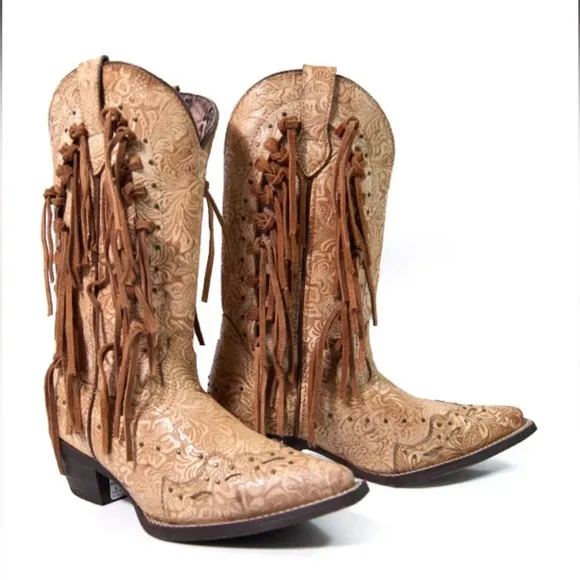 Laredo Tygress Fringe size 9M Cowgirl Boots (Camel)