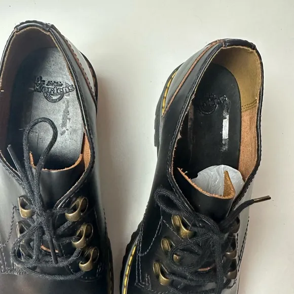 Leona Lo Black Vintage Smooth Leather Classic Platform Sole Heeled Shoes NWOT 11